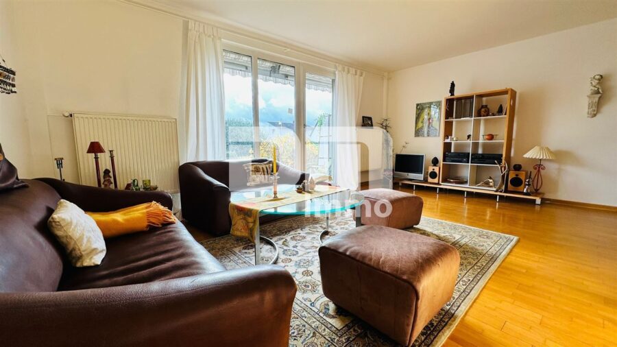 (R)eserviert!Gepflegtes Einfamilienhaus mit Terrasse, Balkon und schönem Gartenbereich - Wohnzimmer / Esszimmer / Zugang Terrasse EG